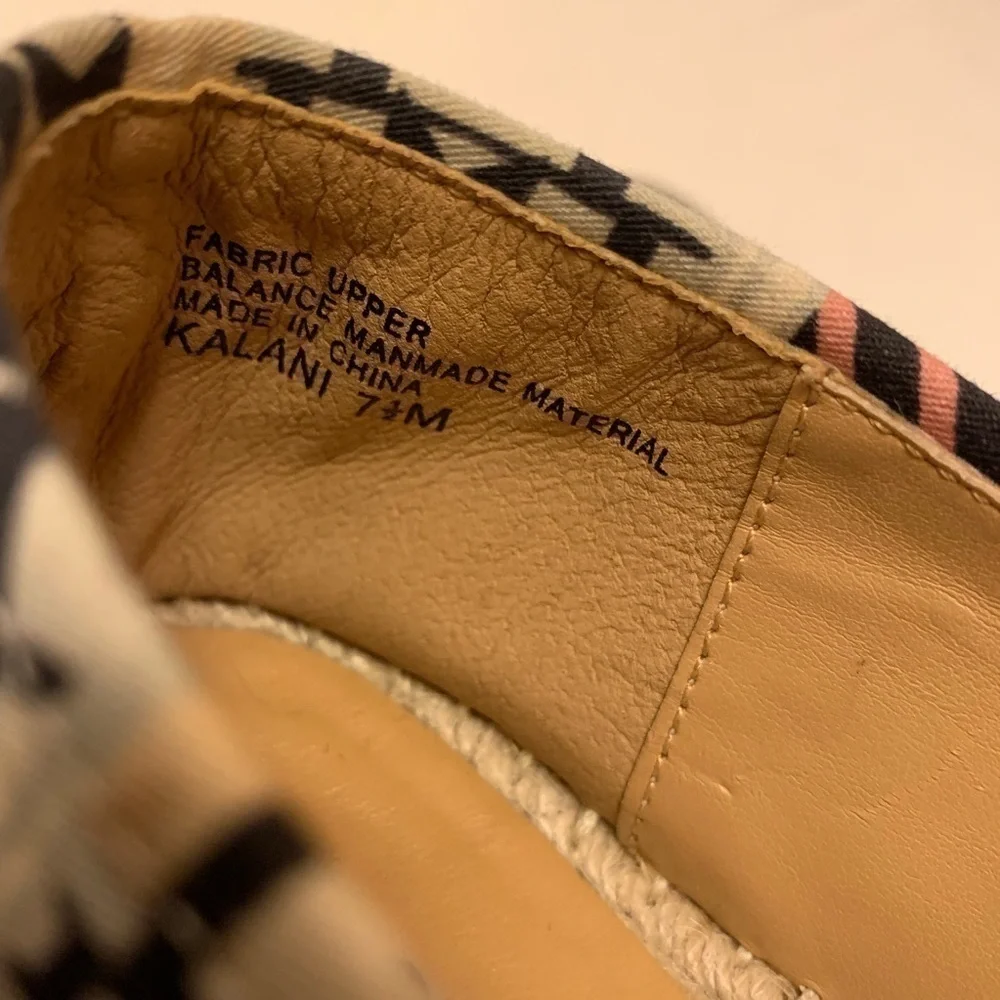 Like NEW CROWN vintage Kalani Flatform Slip-On